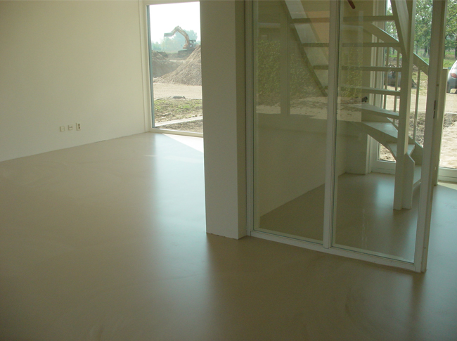 Betonlook PU Gietvloer woonhuis Brabant #woonbeton #berkersvloeren #gietvloeren #betonlook